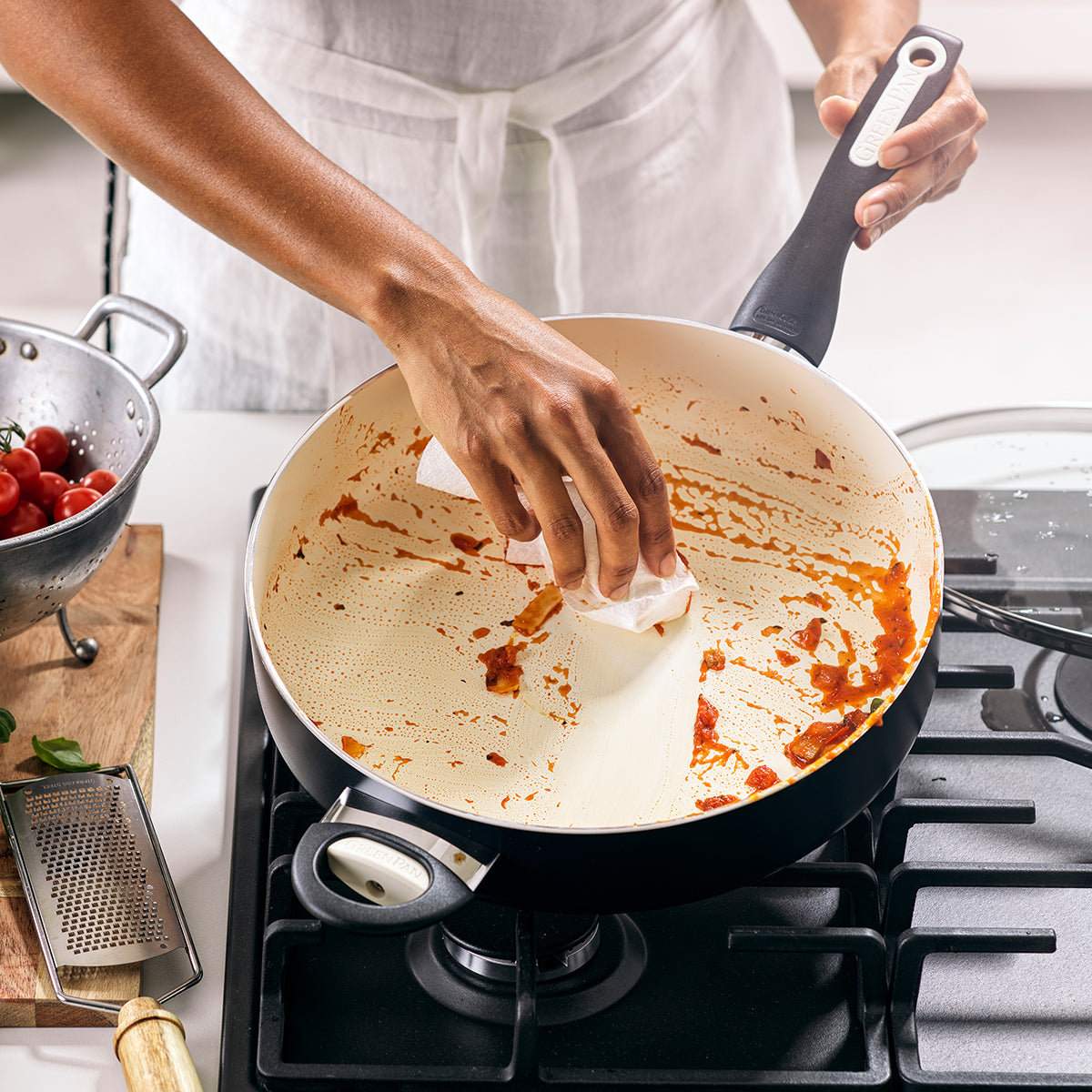 Rio Ceramic Nonstick 5-Quart Sauté Pan with Lid | Black - Image 4
