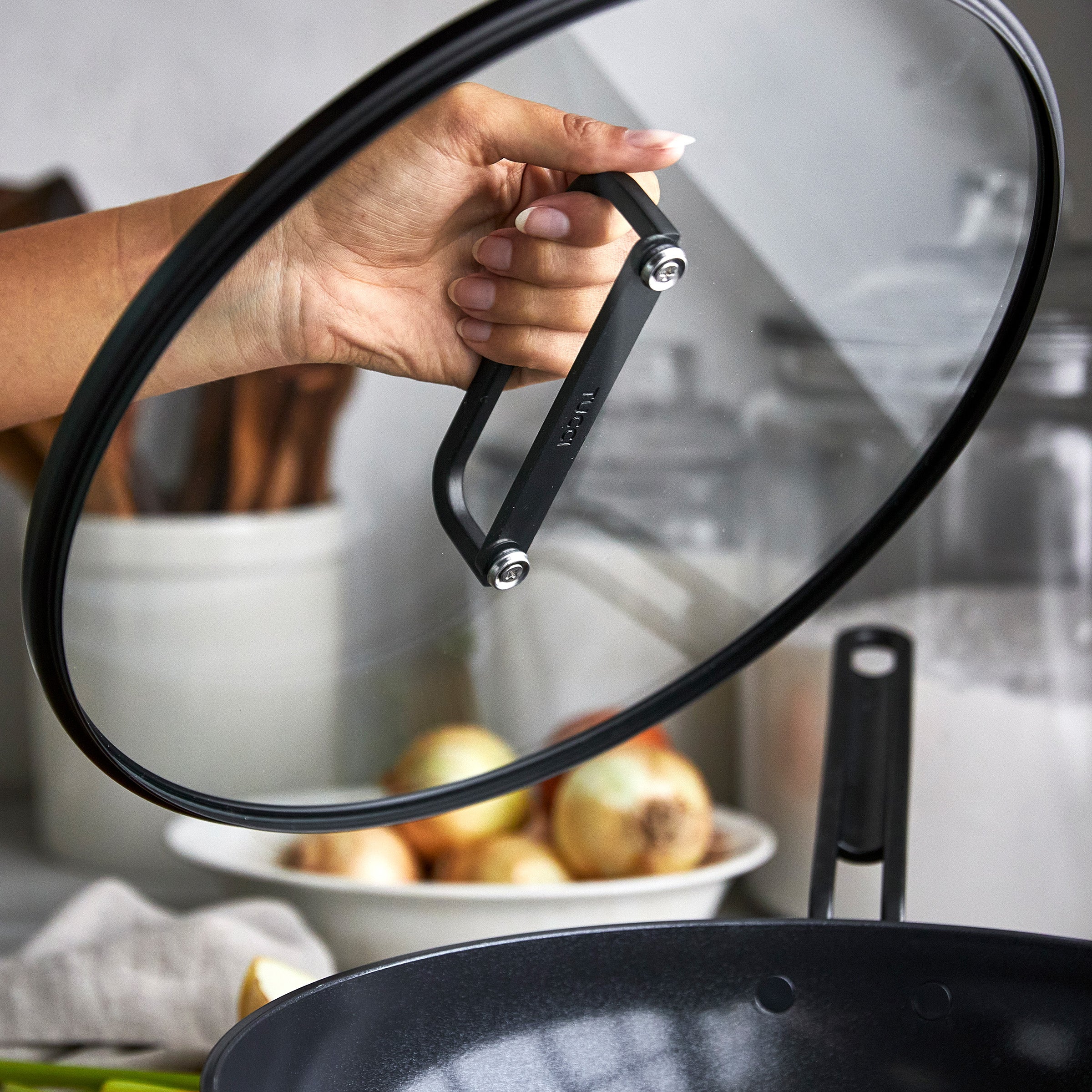 Stanley Tucci™ Ceramic Nonstick 6.5-Quart Essential Stanley Pan | Milano Black - Image 4