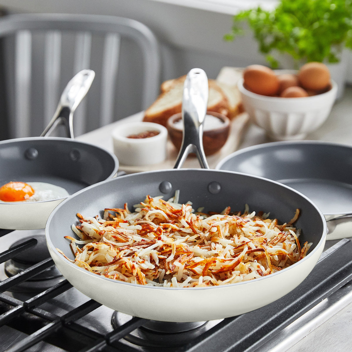 Valencia Pro Ceramic Nonstick 8. 9.5. and 11 Frypan Set | Cream - Image 6