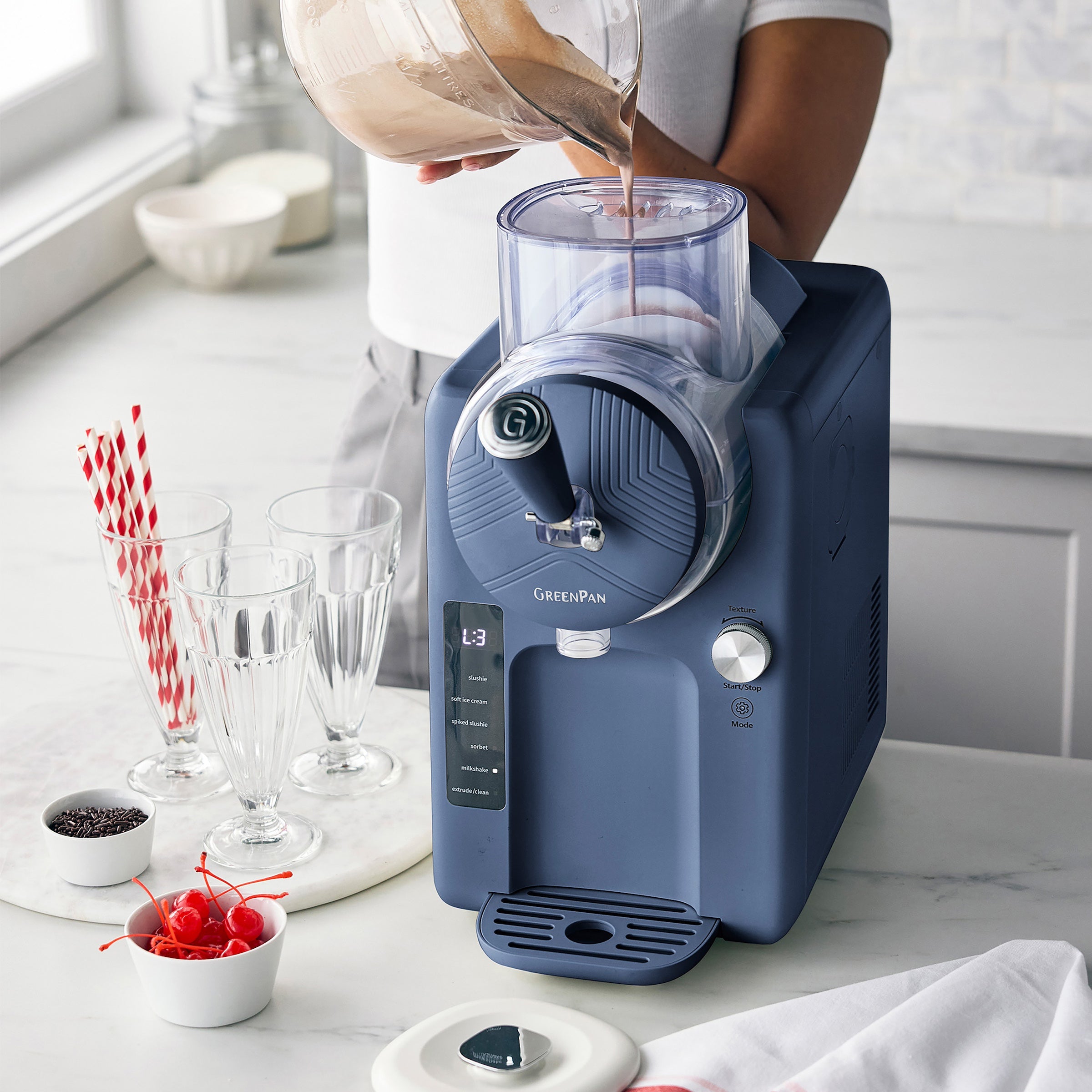 Frost Classic 15-in-1 Ice Cream & Frozen Drink Maker | Berry - Image 10