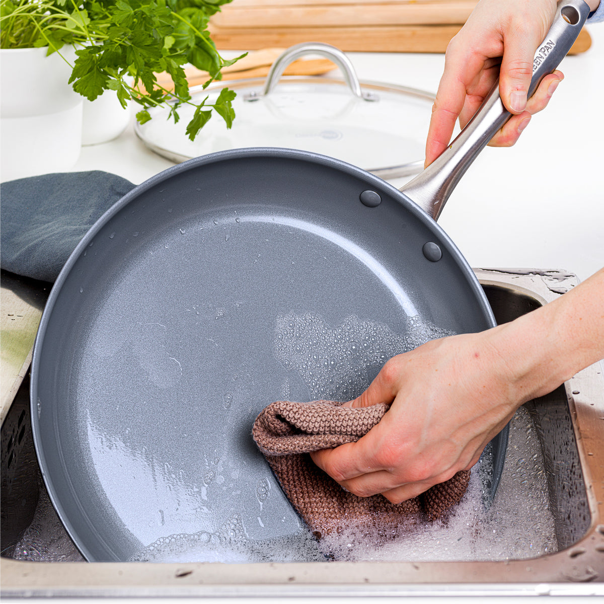 Lima Ceramic Nonstick 12 Frypan with Lid - Image 9