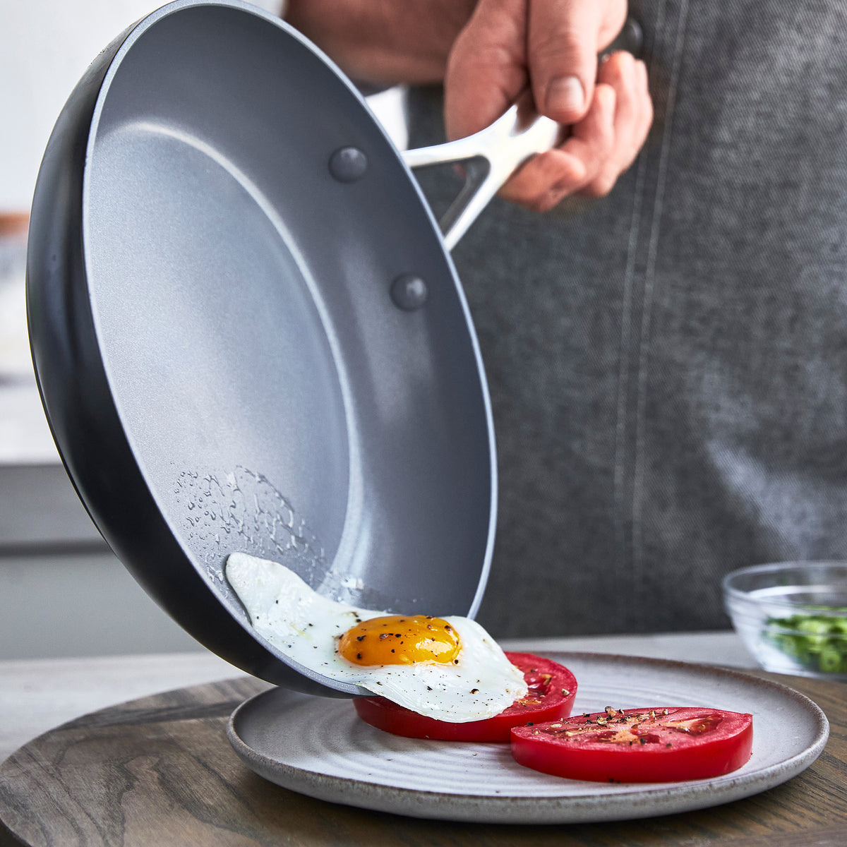 Valencia Pro Ceramic Nonstick 10 Frypan with Lid - Image 3