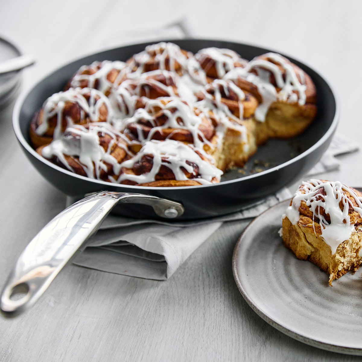 Valencia Pro Ceramic Nonstick 8 and 10 Frypan Set - Image 8
