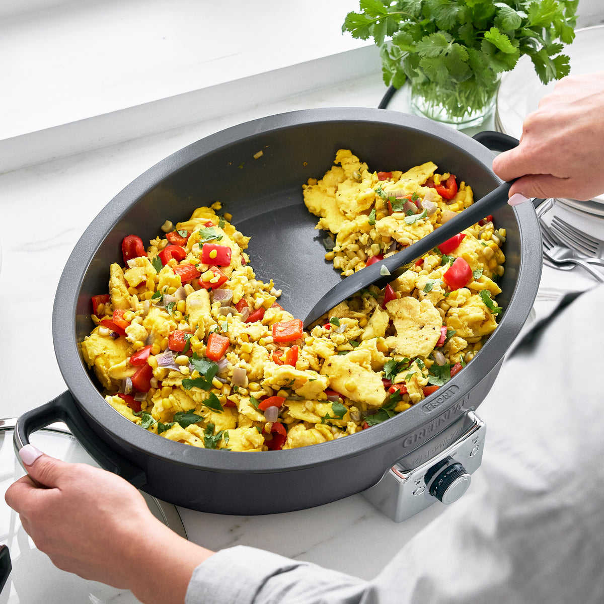 Elite 5.5-Quart Oval Electric Skillet | Graphite - Image 6