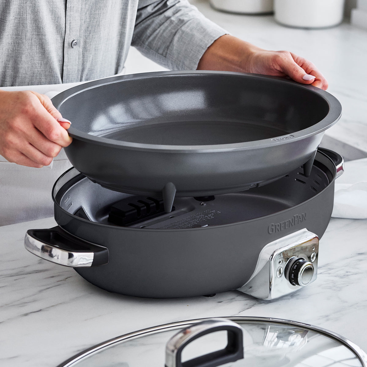 Elite 5.5-Quart Oval Electric Skillet | Graphite - Image 4