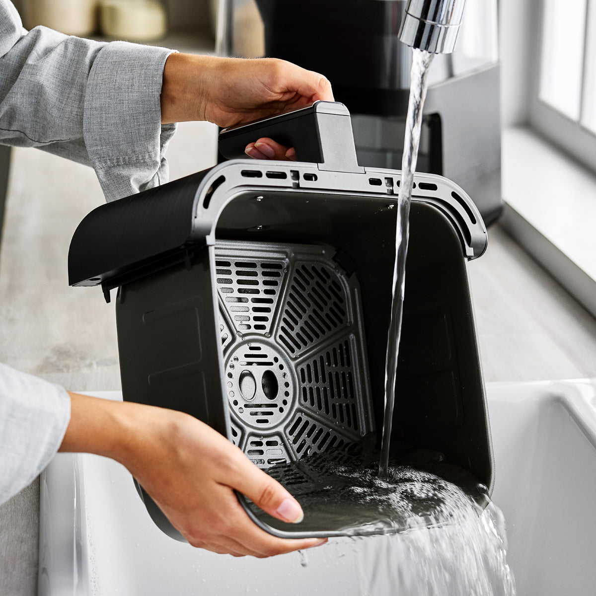 Bistro 7-Quart 360° Clear View Air Fryer - Image 12