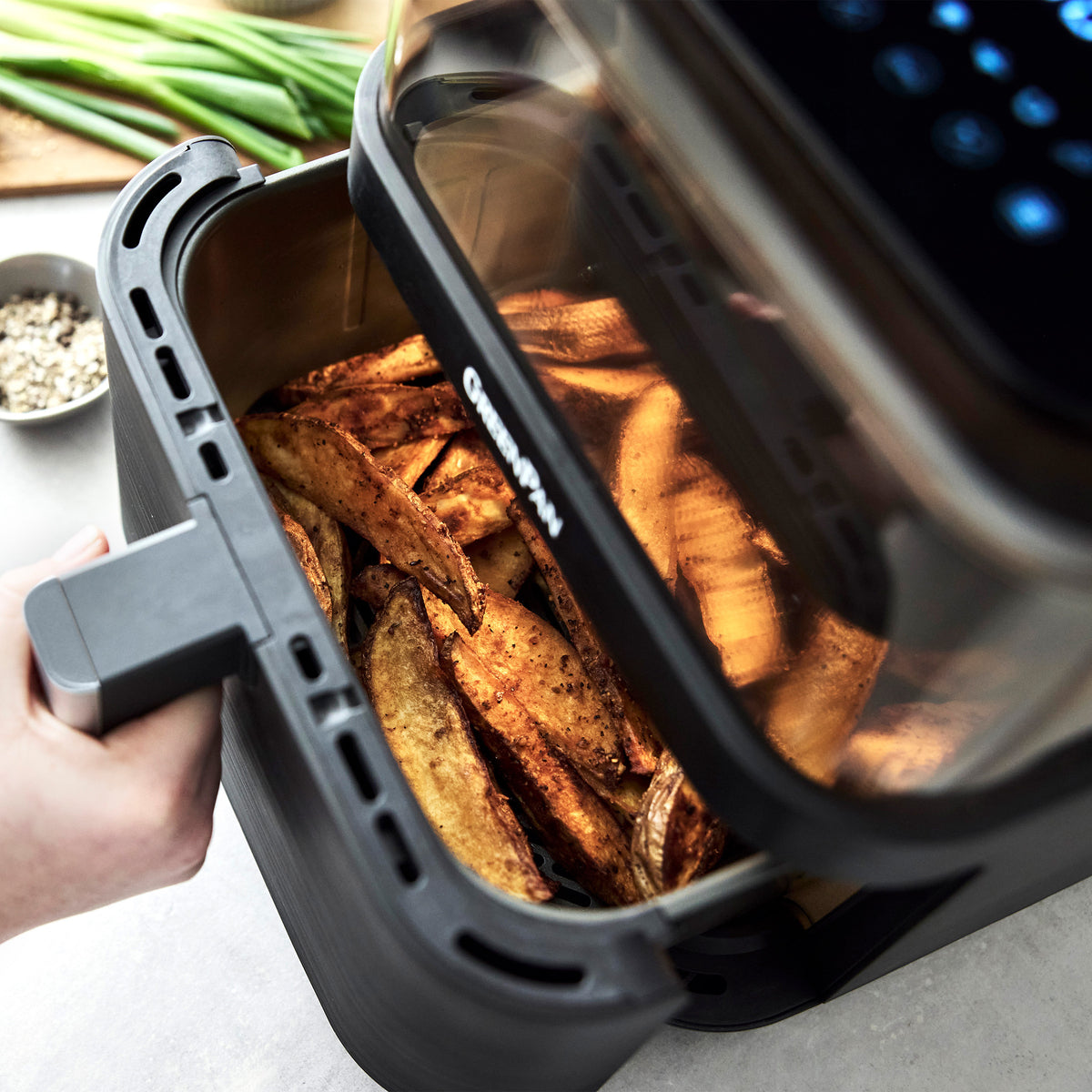 Bistro 7-Quart 360° Clear View Air Fryer - Image 3