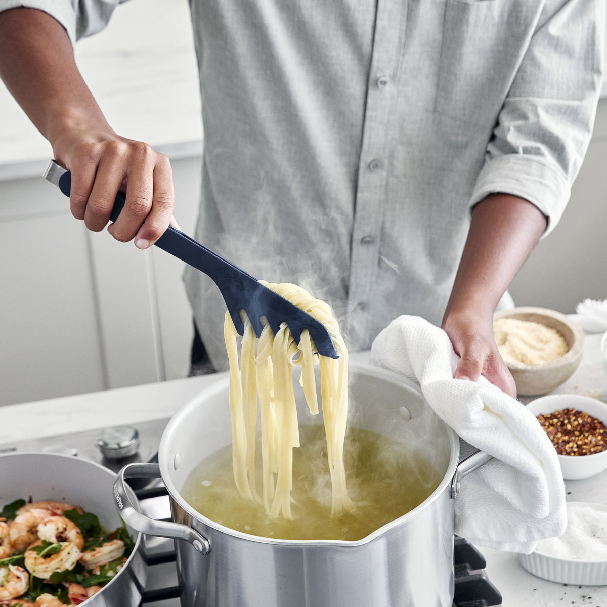 Premiere Silicone Locking Pasta Tongs | Oxford Blue - Image 4