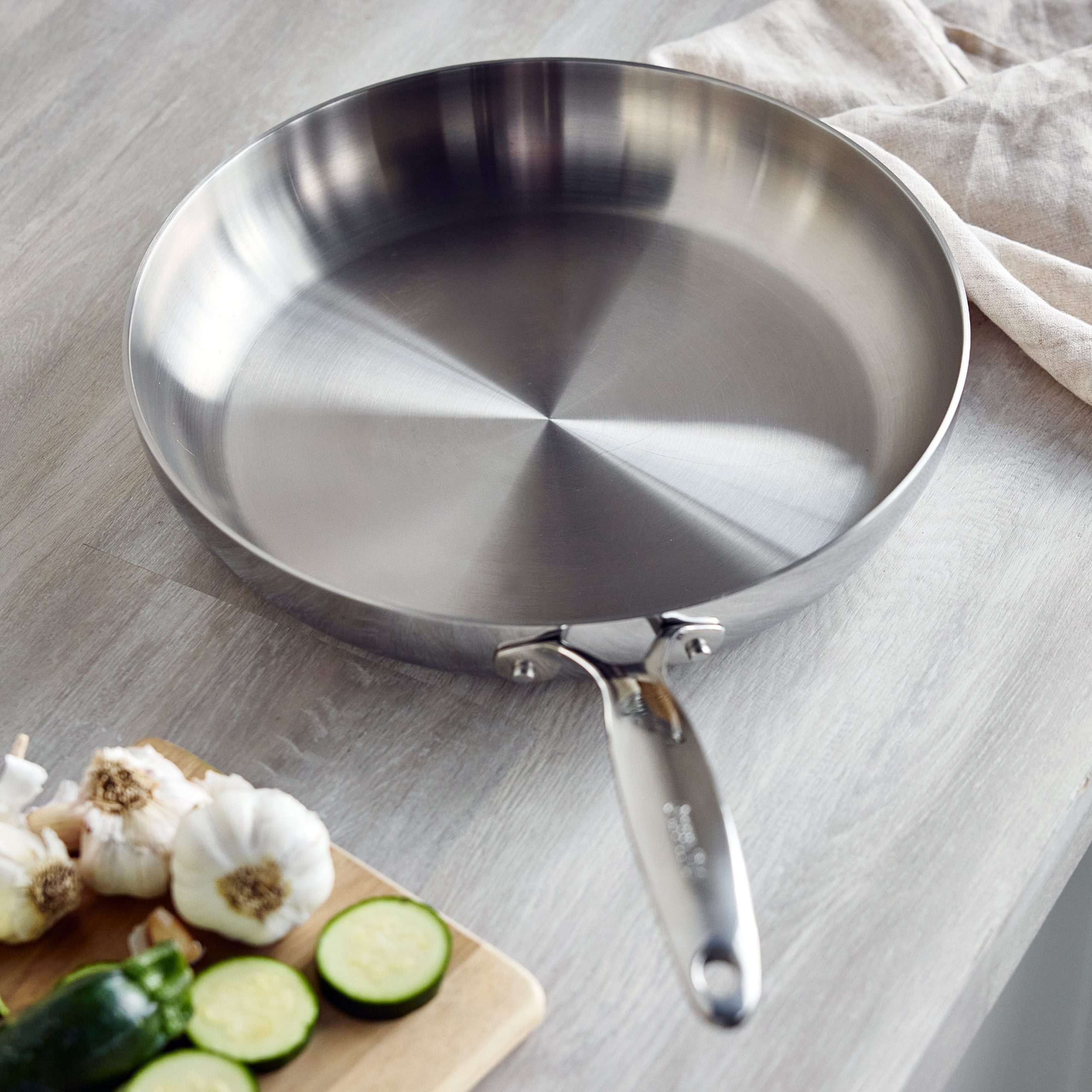 Valencia Pro Stainless Steel Uncoated 10 Frypan - Image 2