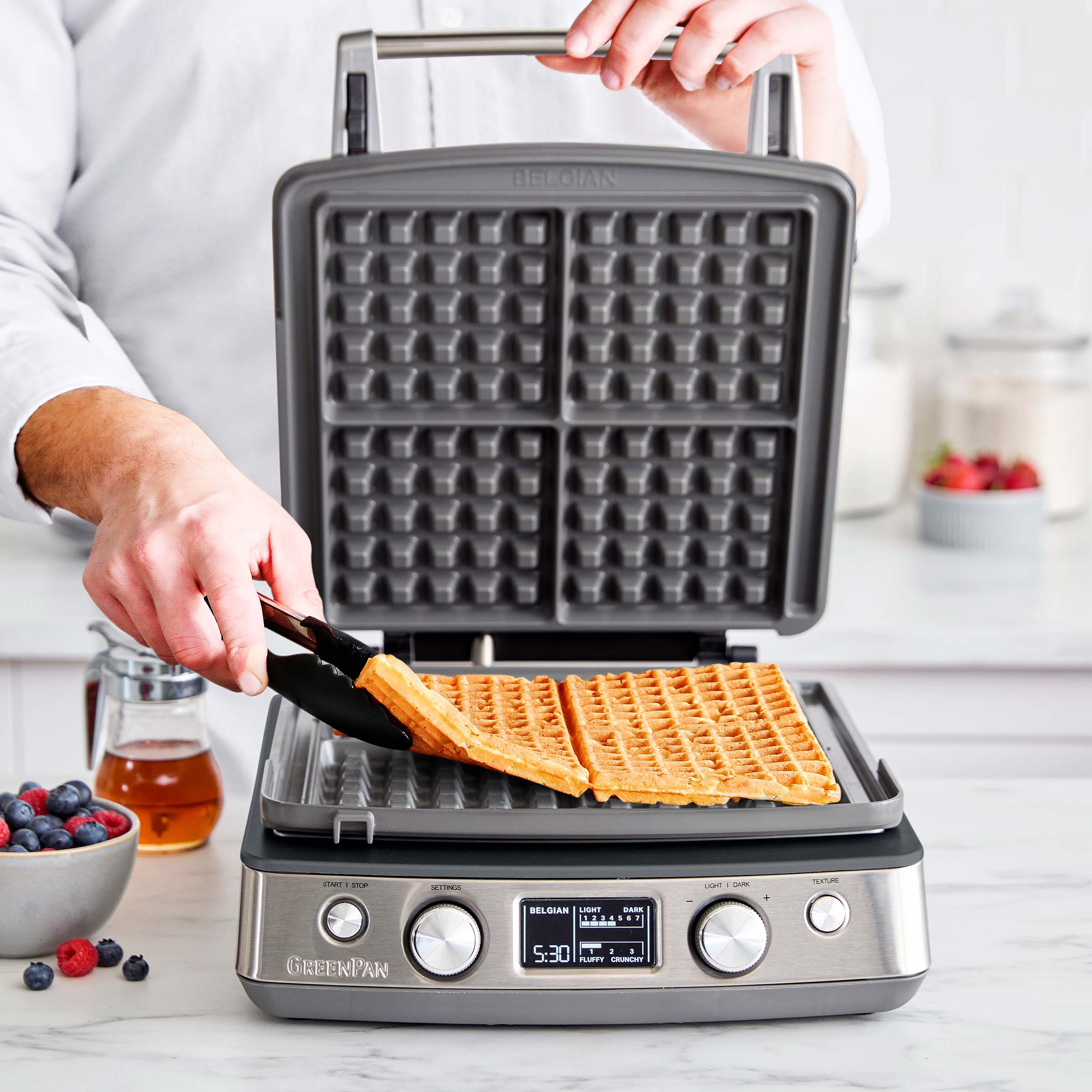 Elite Ceramic Nonstick 4-Square Waffle Maker | Graphite - Image 8
