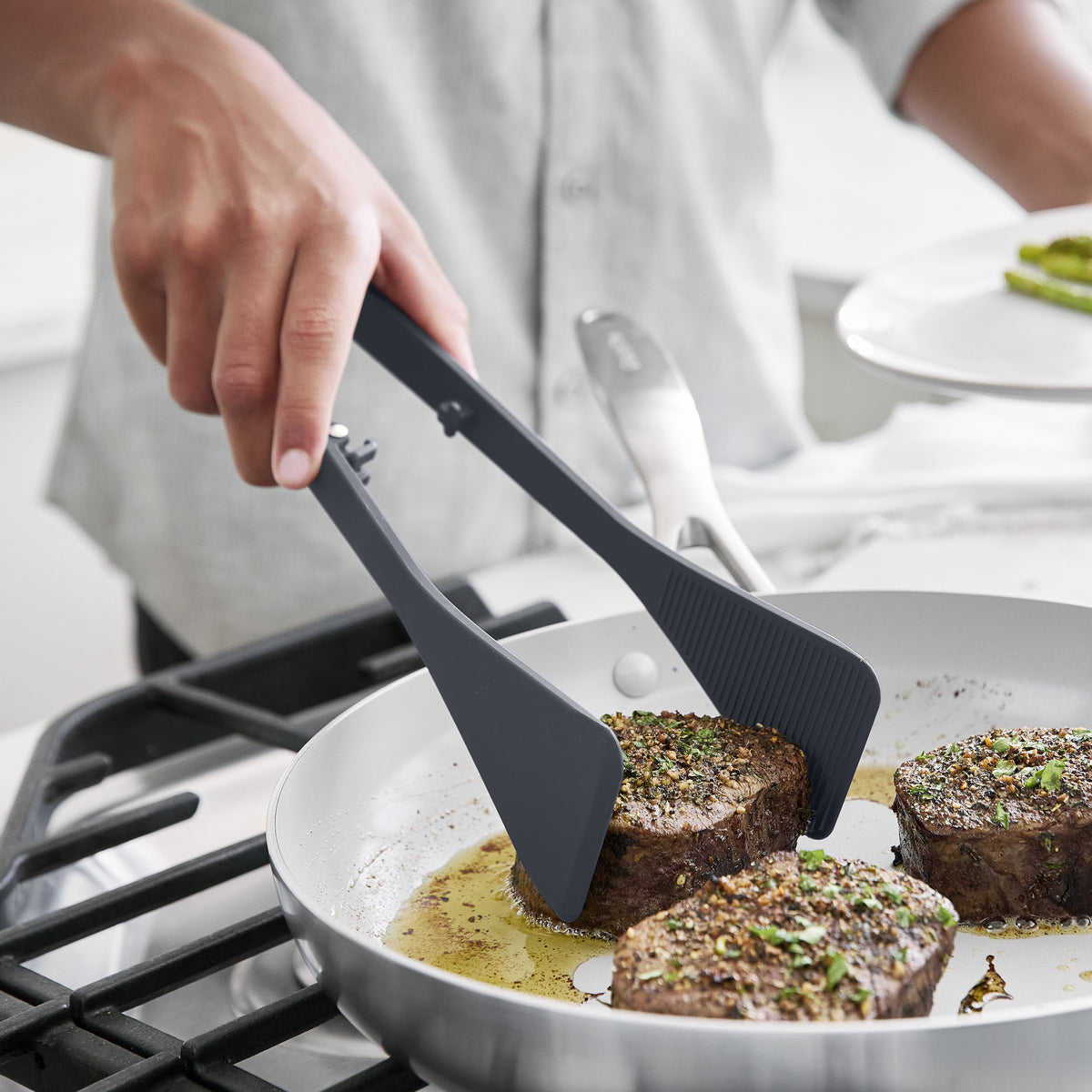 Platinum Silicone Wide Tongs | Gray - Image 3