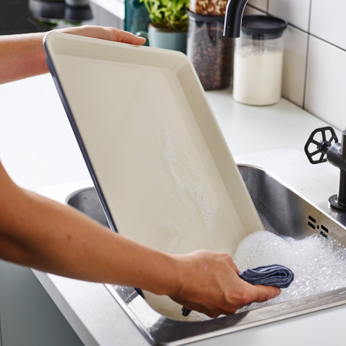 GreenLife Ceramic Nonstick 18 x 13 Cookie Sheet | Black - Image 7