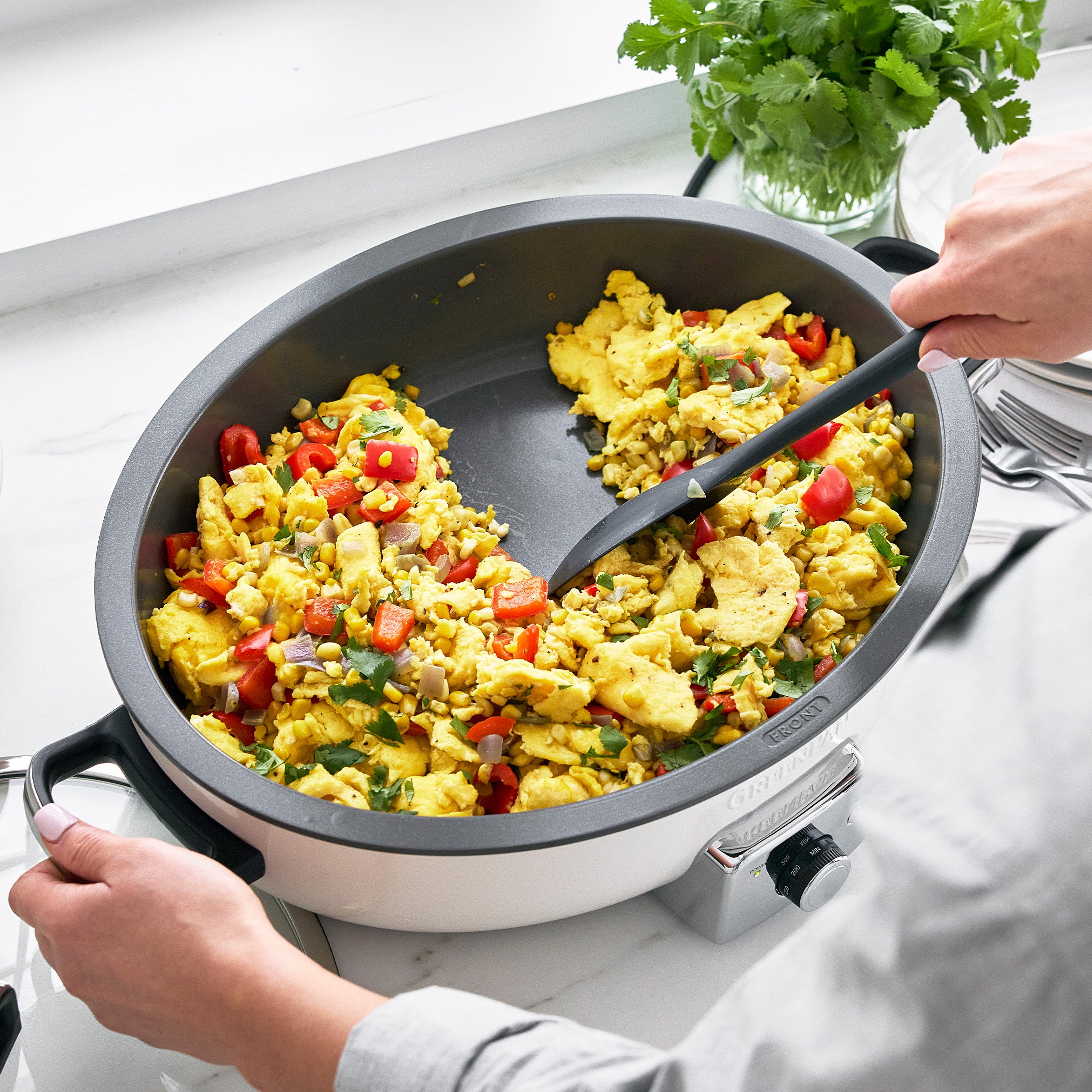 Elite 5.5-Quart Oval Electric Skillet | Cream - Image 6