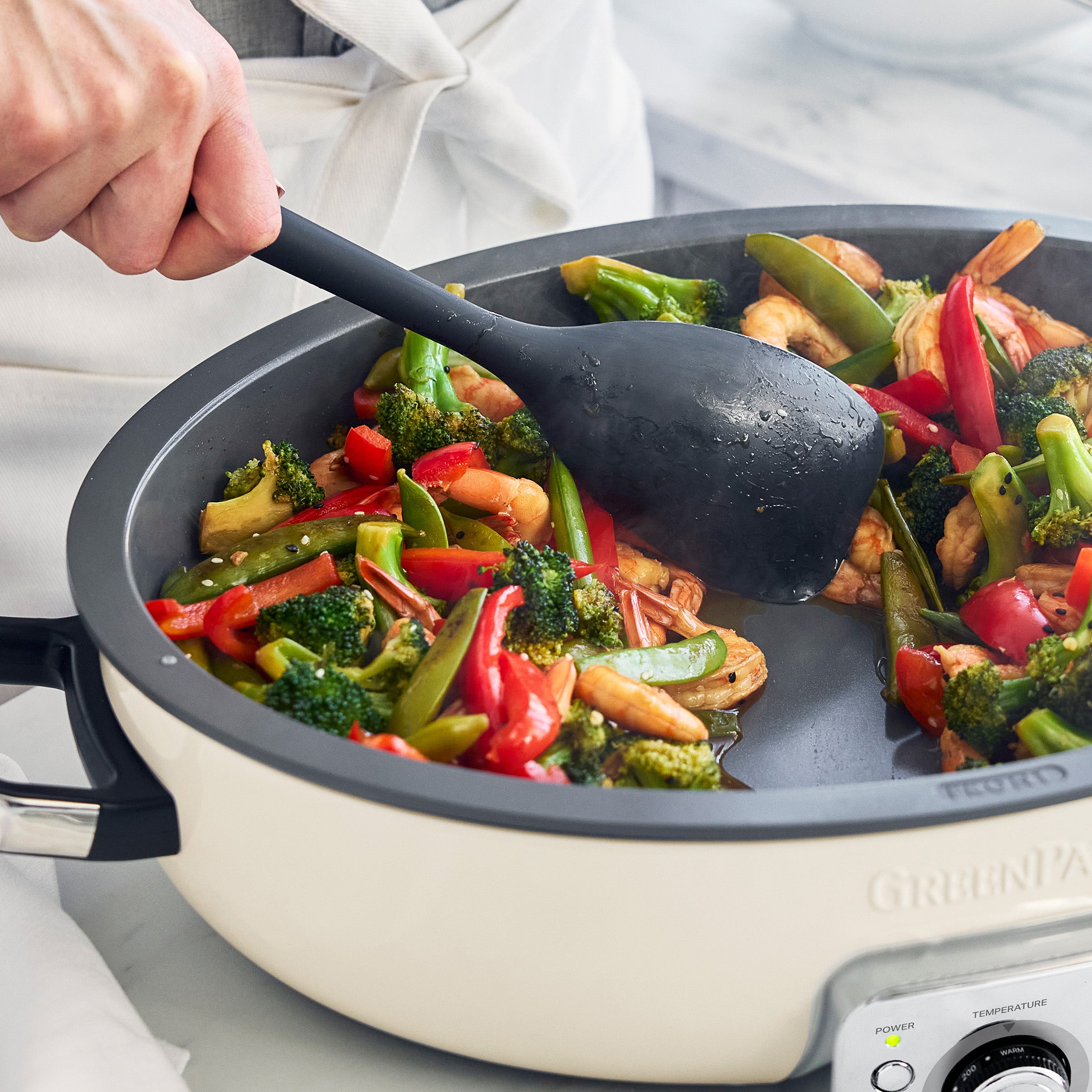 Elite 5.5-Quart Oval Electric Skillet | Cream - Image 3