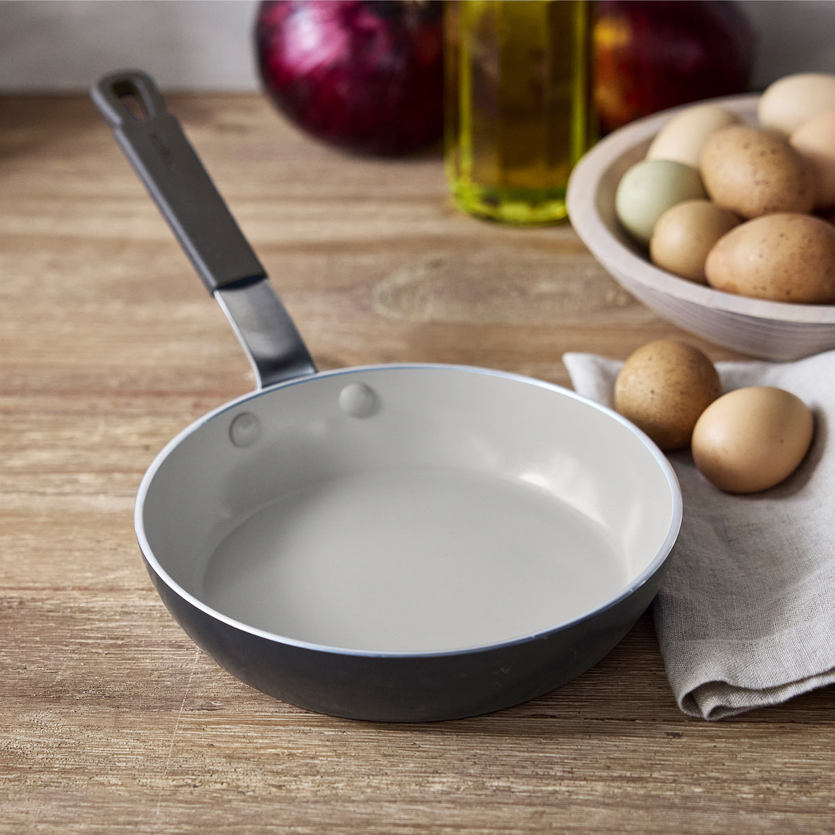 Bobby Flay by GreenPan Professional Ceramic Nonstick 8 Frypan | Graphite - Image 3